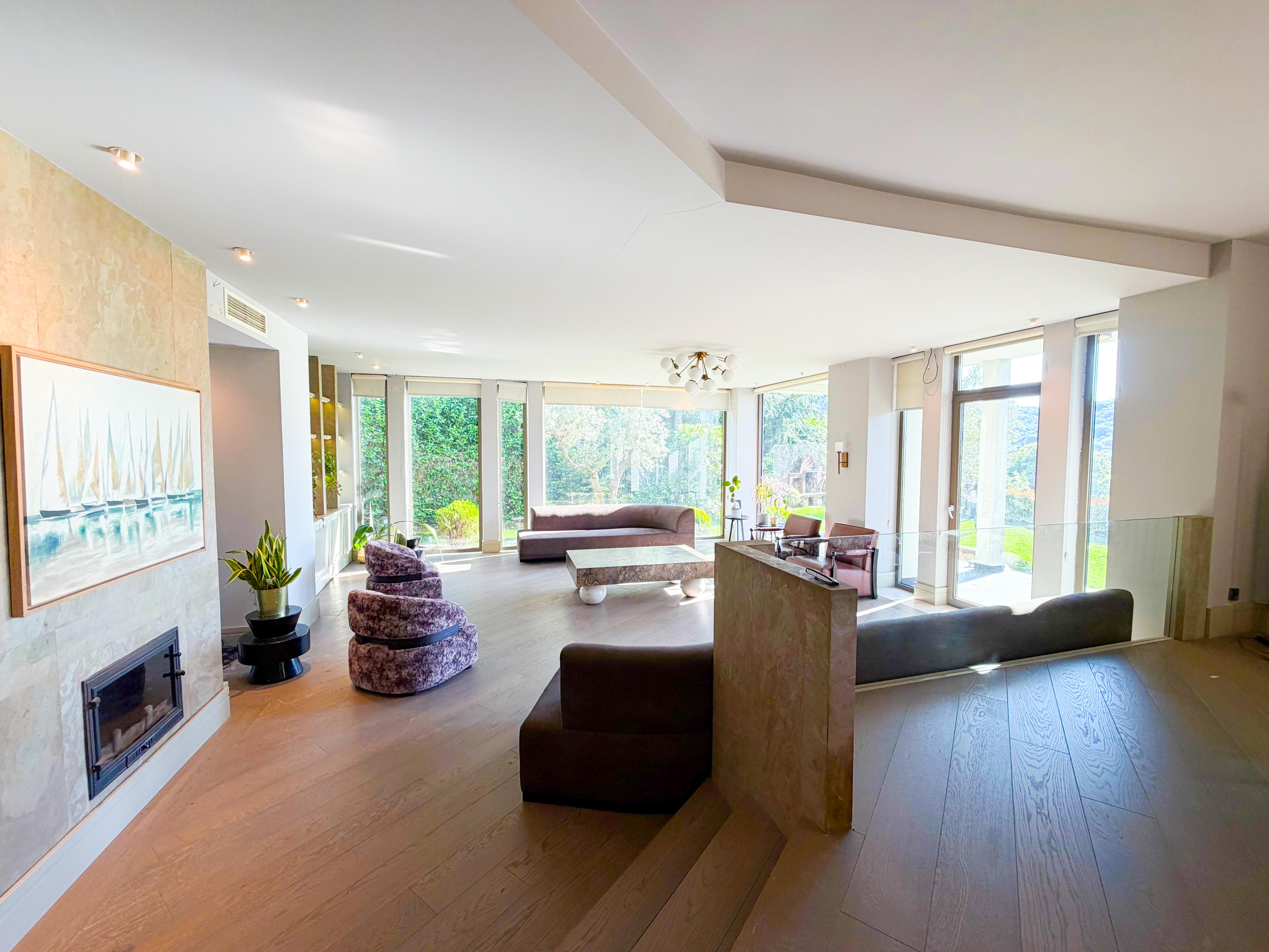 Şömine ve salon alanı